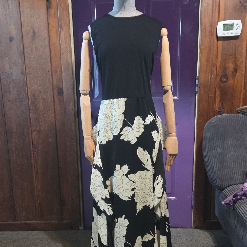 Womens Full Length Black And White, Floral, Sleeveless Dress XXL With Ruffles